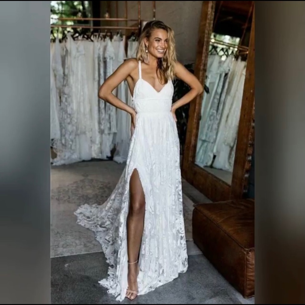 Size 4 white boho wedding dress lace